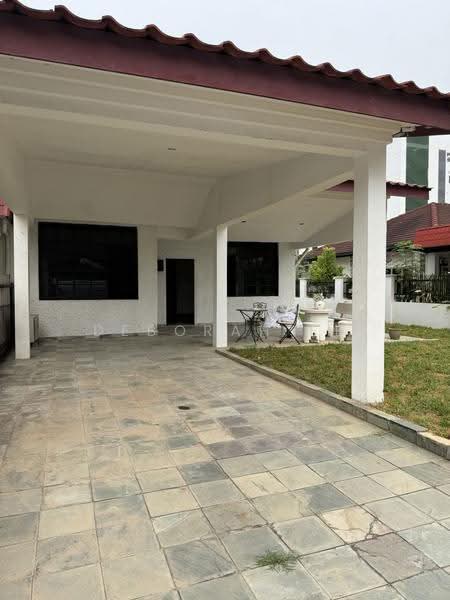 Serangoon Garden Estate, Serangoon Garden Way, Hougang / Punggol / Sengkang, 3 Bedrooms, 2,000 sqft, Corner Terrace For Sale, by Deborah Ee, 500304275 - Exterior - PropertyGuru.com.sg