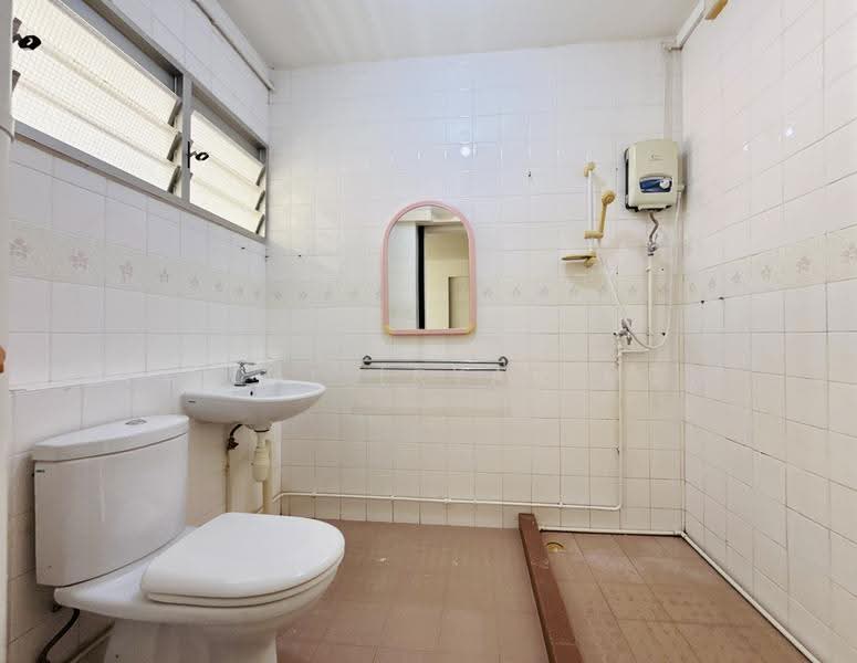 856D Tampines Street 82, 856D Tampines Street 82, Pasir Ris / Tampines, 4 Bedrooms, 1,604 sqft, HDB Flat For Sale, by Faisal (Ryan MD), 500304563 - Bathroom - PropertyGuru.com.sg