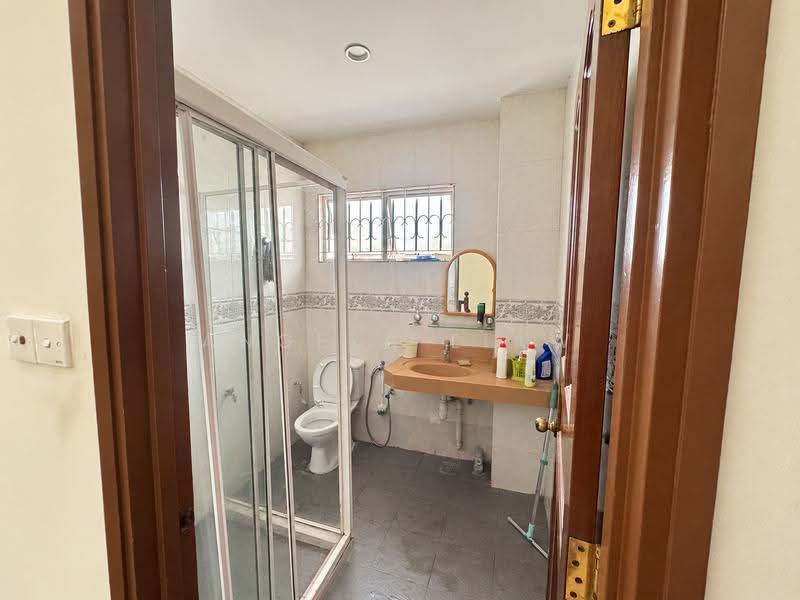 Common Bathroom Level 2