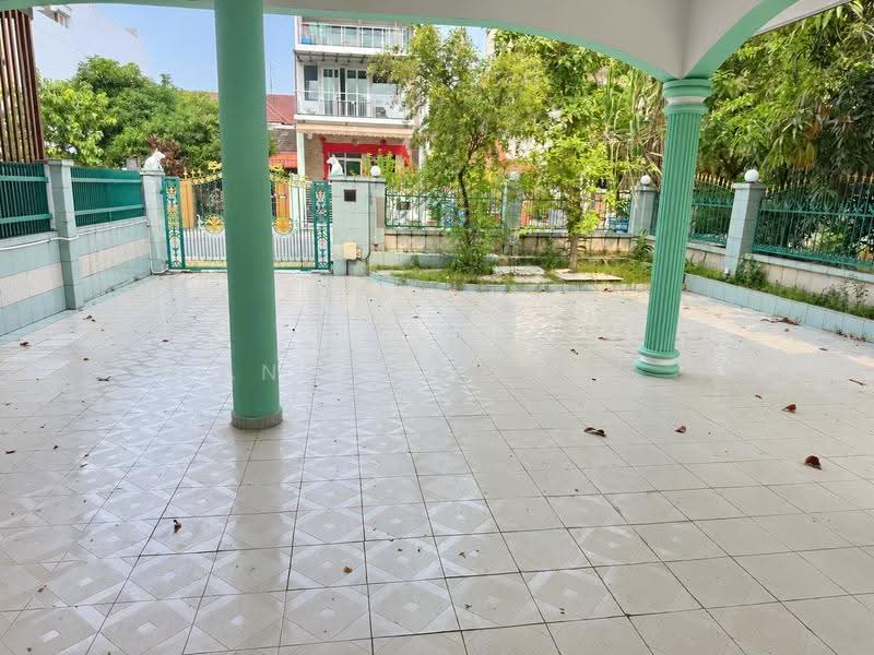 Exterior Front Porch