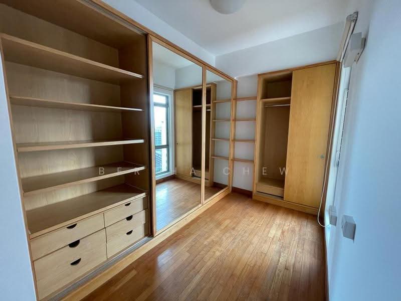 Bedroom 2 (joint with master)