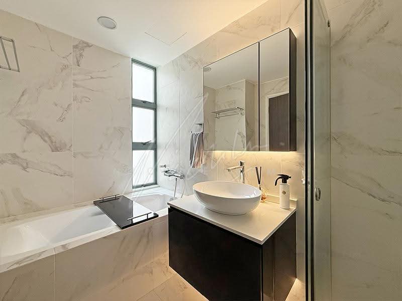 Mutiara View, 11 Jalan Mutiara, Tanglin / Holland / Bukit Timah, 3 Bedrooms, 1,130 sqft, Apartment For Sale, by Nicole Lim, 500304709 - Bathroom - PropertyGuru.com.sg