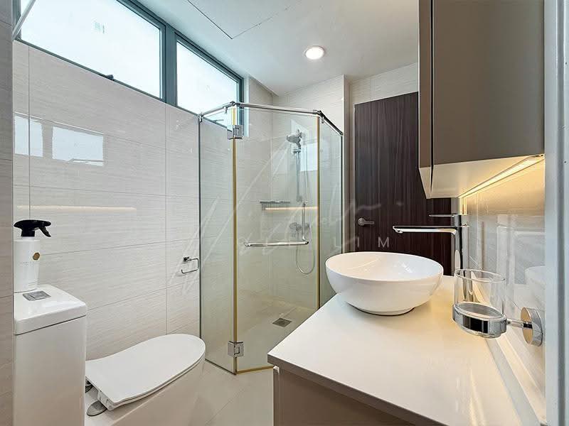 Mutiara View, 11 Jalan Mutiara, Tanglin / Holland / Bukit Timah, 3 Bedrooms, 1,130 sqft, Apartment For Sale, by Nicole Lim, 500304709 - Bathroom - PropertyGuru.com.sg