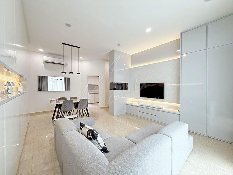 Mutiara View, 11 Jalan Mutiara, Tanglin / Holland / Bukit Timah, 3 Bedrooms, 1,130 sqft, Apartment For Sale, by Nicole Lim, 500304709 - Living / Dining Area - PropertyGuru.com.sg