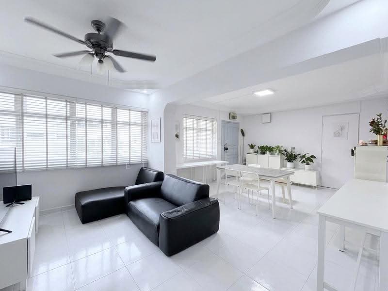 300 Canberra Road, 300 Canberra Road, Sembawang / Yishun, 3 Bedrooms, 1,087 sqft, HDB Flat For Sale, by Elsa Yeo, 500304738 - Living Room - PropertyGuru.com.sg