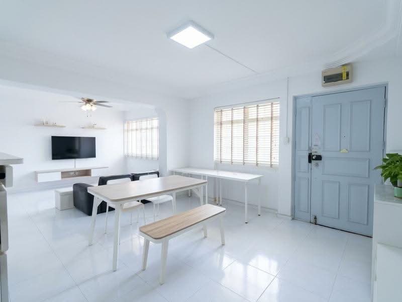 300 Canberra Road, 300 Canberra Road, Sembawang / Yishun, 3 Bedrooms, 1,087 sqft, HDB Flat For Sale, by Elsa Yeo, 500304738 - Living Room - PropertyGuru.com.sg