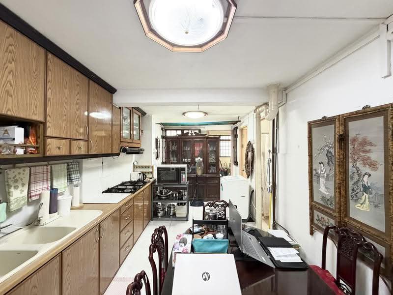 112 Lorong 1 Toa Payoh, 112 Lorong 1 Toa Payoh, Balestier / Toa Payoh, 2 Bedrooms, 699 sqft, HDB Flat For Sale, by Toby Aw, 500304756 - Kitchen - PropertyGuru.com.sg