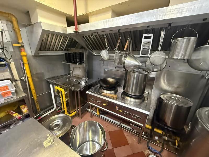 Lucky Plaza, 304 Orchard Road, Orchard / River Valley, 420 sqft, Food & Beverage For Rent, by Leroy Hui, 500304801 - Kitchen - CommercialGuru.com.sg