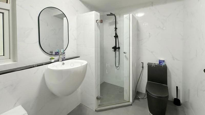 07-62 MBR4 Bathroom