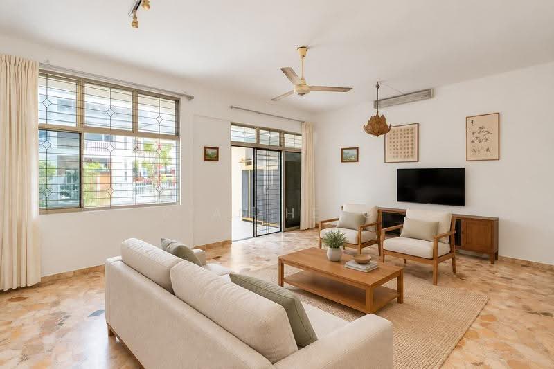 Great Value! Only 16xx PSF! Corner Terrace with Garden Near Kovan MRT!, Hougang / Punggol / Sengkang, 4 Bedrooms, 2,800 sqft, Corner Terrace For Sale, by Ryan Heng, 500304910 - Living Room - PropertyGuru.com.sg