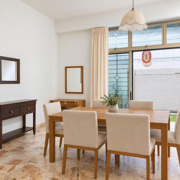 Great Value! Only 16xx PSF! Corner Terrace with Garden Near Kovan MRT!, Hougang / Punggol / Sengkang, 4 Bedrooms, 2,800 sqft, Corner Terrace For Sale, by Ryan Heng, 500304910 - Dining Room - PropertyGuru.com.sg