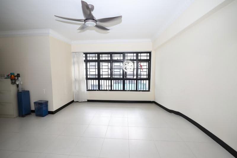 221B Bedok Central, 221B Bedok Central, Bedok / Upper East Coast, 3 Bedrooms, 1,044 sqft, HDB Flat For Rent, by Theresa Nguyen, 500304959 - Living & Dining Room - PropertyGuru.com.sg