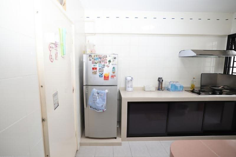 221B Bedok Central, 221B Bedok Central, Bedok / Upper East Coast, 3 Bedrooms, 1,044 sqft, HDB Flat For Rent, by Theresa Nguyen, 500304959 - Kitchen - PropertyGuru.com.sg