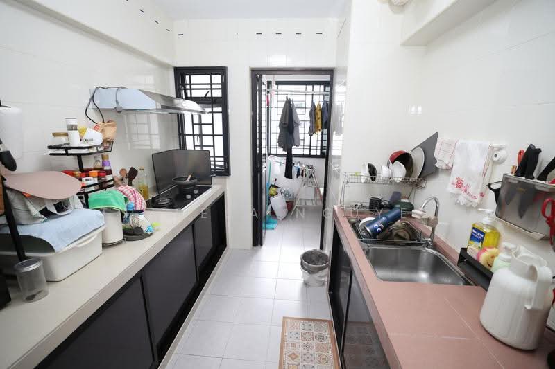 221B Bedok Central, 221B Bedok Central, Bedok / Upper East Coast, 3 Bedrooms, 1,044 sqft, HDB Flat For Rent, by Theresa Nguyen, 500304959 - Kitchen - PropertyGuru.com.sg