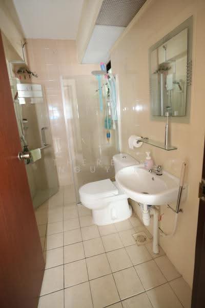 221B Bedok Central, 221B Bedok Central, Bedok / Upper East Coast, 3 Bedrooms, 1,044 sqft, HDB Flat For Rent, by Theresa Nguyen, 500304959 - Common Bathroom - PropertyGuru.com.sg