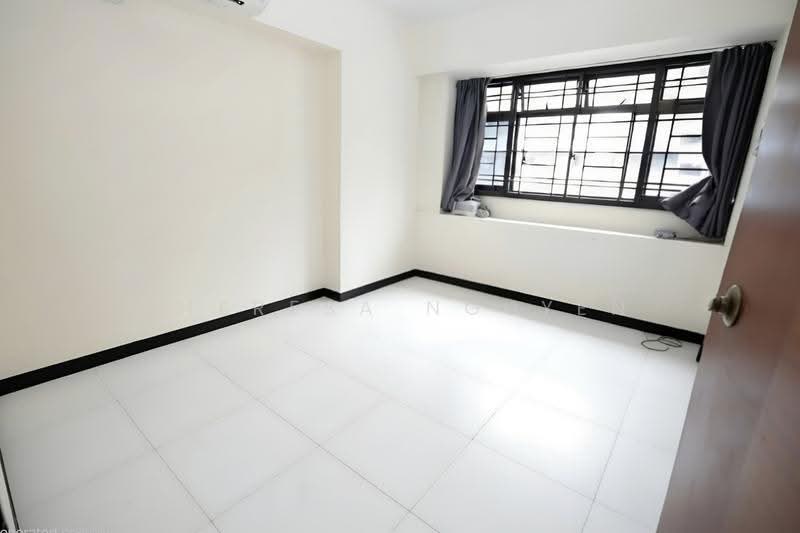 221B Bedok Central, 221B Bedok Central, Bedok / Upper East Coast, 3 Bedrooms, 1,044 sqft, HDB Flat For Rent, by Theresa Nguyen, 500304959 - Bedroom 2 - PropertyGuru.com.sg