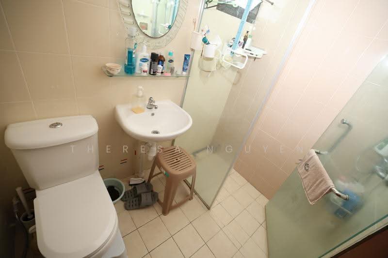 221B Bedok Central, 221B Bedok Central, Bedok / Upper East Coast, 3 Bedrooms, 1,044 sqft, HDB Flat For Rent, by Theresa Nguyen, 500304959 - Master Bathroom - PropertyGuru.com.sg