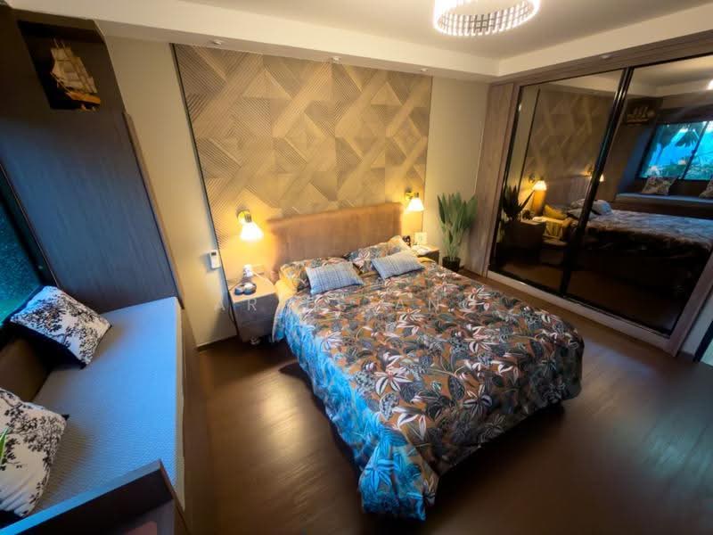 Master Bedroom (L2)
