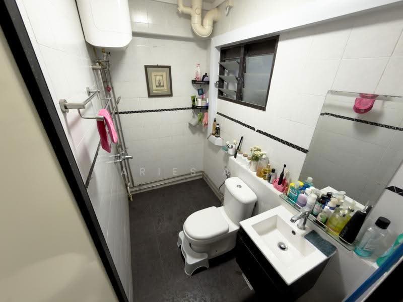 Bathroom (L2)