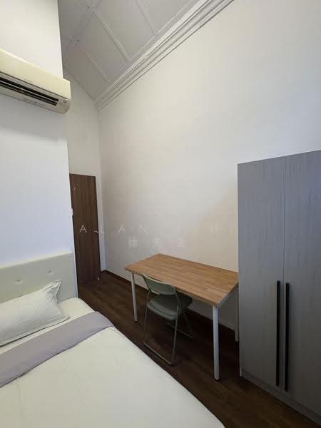 Common Room @ Race Course Rd, Race Course Road, Farrer Park / Serangoon Rd, Room Rental, 80 sqft, Terraced House For Rent, by Alan Tsui 徐先生, 500305236 - Bedroom - PropertyGuru.com.sg
