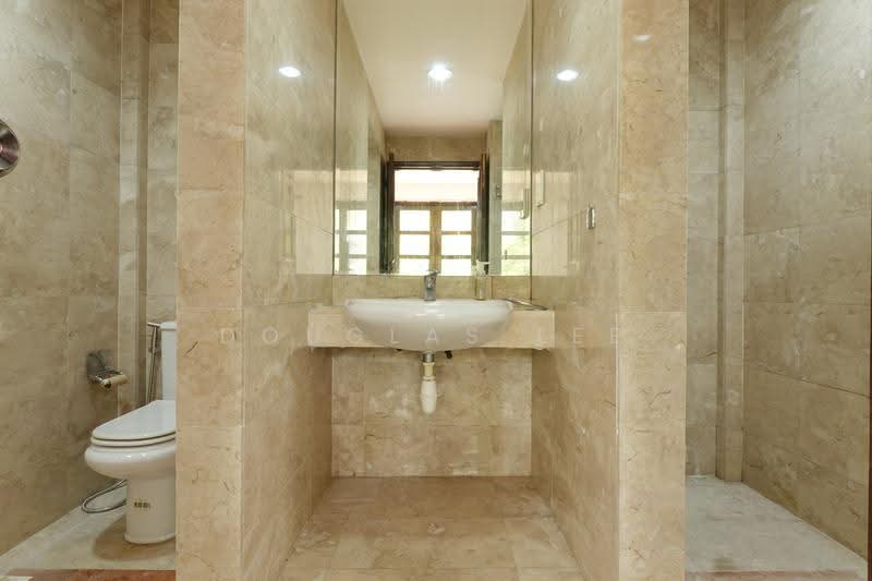 Woodgrove Estate, Ashwood Grove, Admiralty / Woodlands, 5 Bedrooms, 3,815 sqft, Detached House For Sale, by Douglas Lee, 500305267 - Bathroom - PropertyGuru.com.sg