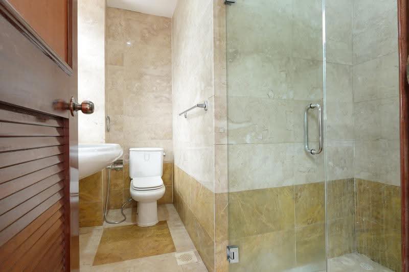Woodgrove Estate, Ashwood Grove, Admiralty / Woodlands, 5 Bedrooms, 3,815 sqft, Detached House For Sale, by Douglas Lee, 500305267 - Bathroom - PropertyGuru.com.sg