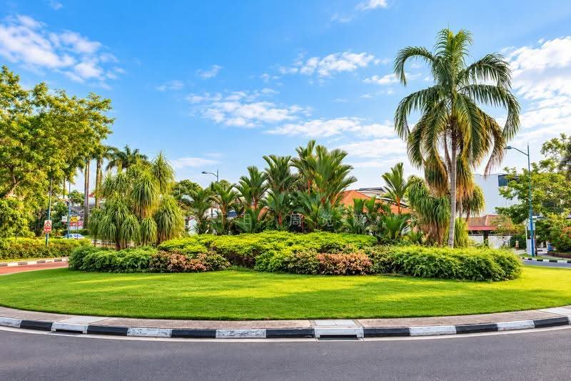 Regular Land | Wide Frontage | Rebuild Potential @Serangoon Garden, Bodmin Dr | Borthwick Dr | Braemar Dr | Brockhampton Dr, Hougang / Punggol / Sengkang, 3 Bedrooms, 1,500 sqft, Semi-Detached House For Sale, by Kate 周笕簢., 500305273 - Exterior - PropertyGuru.com.sg