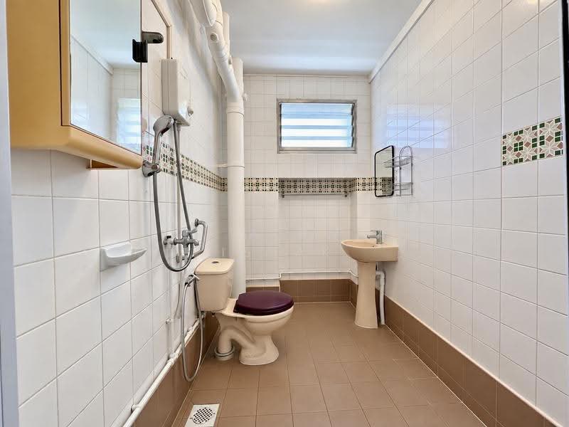308 Tampines Street 32, 308 Tampines Street 32, Pasir Ris / Tampines, 4 Bedrooms, 1,582 sqft, HDB Flat For Sale, by Siti Alawiah Ishak, 500305535 - Master Bathroom - PropertyGuru.com.sg