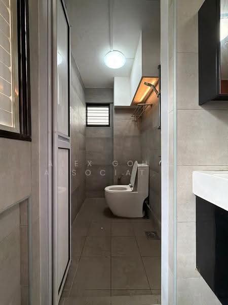 243 Serangoon Avenue 2, 243 Serangoon Avenue 2, Hougang / Punggol / Sengkang, 2 Bedrooms, 689 sqft, HDB Flat For Sale, by Samuel Liao, 500305888 - Bathroom - PropertyGuru.com.sg