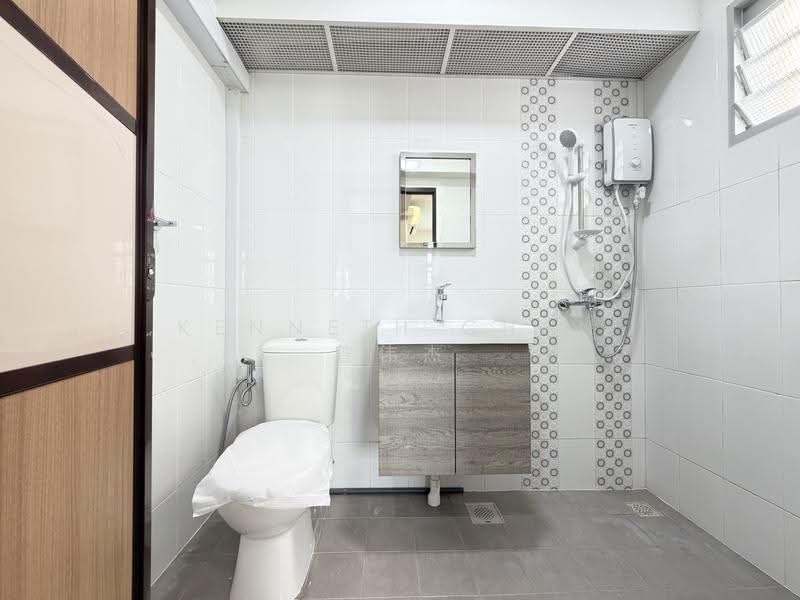 Band New Toilet Fittings