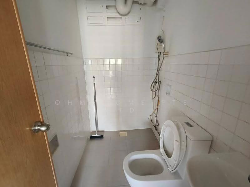 People's Park Complex, 1 Park Road, Boat Quay / Raffles Place / Marina, 3 Bedrooms, 1,119 sqft, Apartment For Sale, by JESLYN LIM, 500306029 - Bathroom - PropertyGuru.com.sg