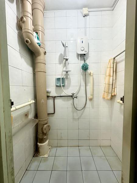 100 Lorong 1 Toa Payoh, 100 Lorong 1 Toa Payoh, Balestier / Toa Payoh, Room Rental, 200 sqft, HDB Flat For Rent, by Liau Li Jun, 500306090 - Bathroom - PropertyGuru.com.sg