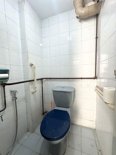 100 Lorong 1 Toa Payoh, 100 Lorong 1 Toa Payoh, Balestier / Toa Payoh, Room Rental, 200 sqft, HDB Flat For Rent, by Liau Li Jun, 500306090 - Bathroom - PropertyGuru.com.sg