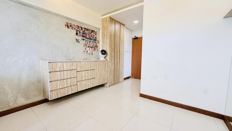 Living/dining space