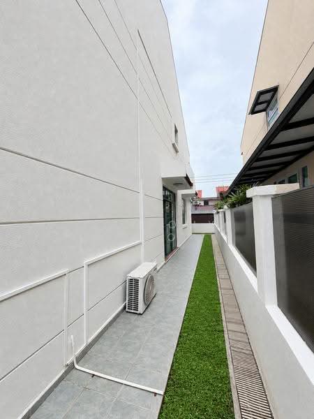 Kelulut Hill, Kelulut Hill, Seletar / Yio Chu Kang, 4 Bedrooms, 2,600 sqft, Corner Terrace For Rent, by Anthony Yeo, 500306316 - Exterior - PropertyGuru.com.sg