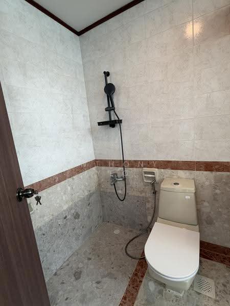Kelulut Hill, Kelulut Hill, Seletar / Yio Chu Kang, 4 Bedrooms, 2,600 sqft, Corner Terrace For Rent, by Anthony Yeo, 500306316 - Bathroom - PropertyGuru.com.sg