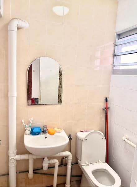 COMMON BATHROOM