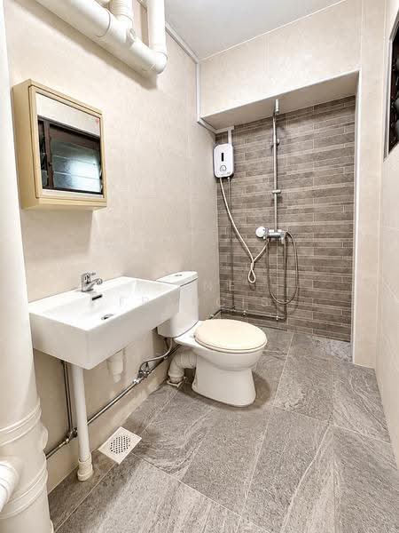 444 Choa Chu Kang Avenue 4, 444 Choa Chu Kang Avenue 4, Dairy Farm / Bukit Panjang / Choa Chu Kang, 3 Bedrooms, 1,076 sqft, HDB Flat For Sale, by Jane Francis, 500306524 - Common Bathroom2 - PropertyGuru.com.sg