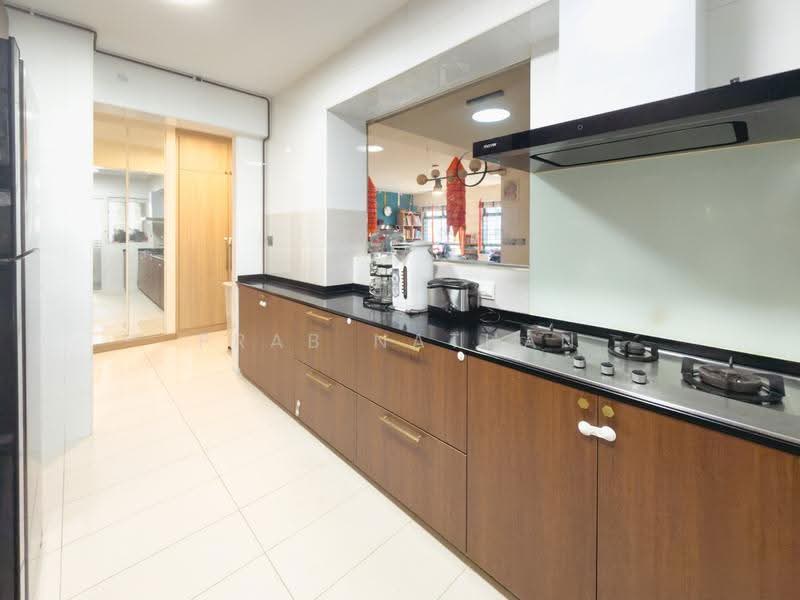 Kitchen, lots of space!