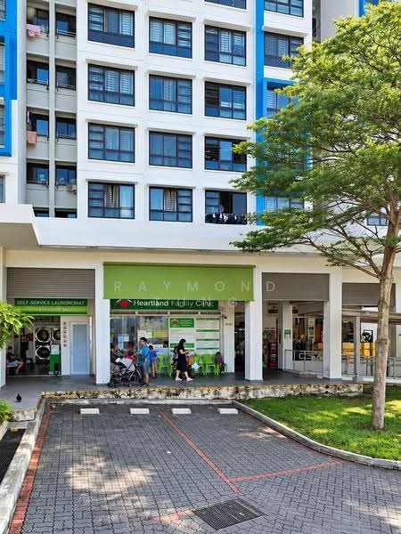 5mins walk to Laundromat / Clinic