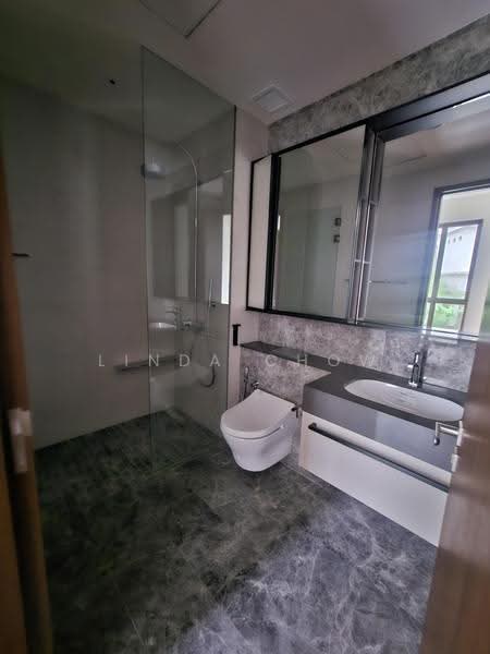 Parksuites, 26 Holland Grove Road, Tanglin / Holland / Bukit Timah, 1 Bedroom, 592 sqft, Condominium For Sale, by Linda Chow, 500306670 - Bathroom - PropertyGuru.com.sg