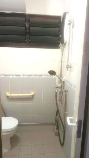 547 Ang Mo Kio Avenue 10, 547 Ang Mo Kio Avenue 10, Ang Mo Kio / Bishan / Thomson, Room Rental, 120 sqft, HDB Flat For Rent, by Steven Choo, 500306814 - Bathroom - PropertyGuru.com.sg