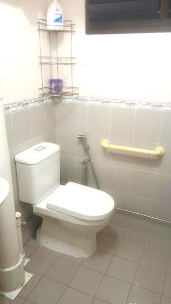 547 Ang Mo Kio Avenue 10, 547 Ang Mo Kio Avenue 10, Ang Mo Kio / Bishan / Thomson, Room Rental, 120 sqft, HDB Flat For Rent, by Steven Choo, 500306814 - Bathroom - PropertyGuru.com.sg