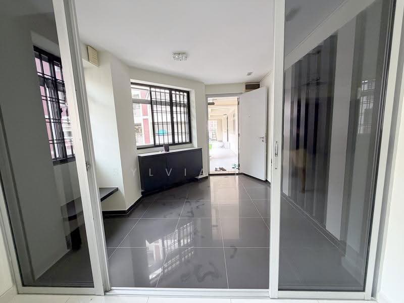 327 Tampines Street 32, 327 Tampines Street 32, Pasir Ris / Tampines, 3 Bedrooms, 1,582 sqft, HDB Flat For Rent, by Sylvia Tan, 500307079 - Entrance - PropertyGuru.com.sg