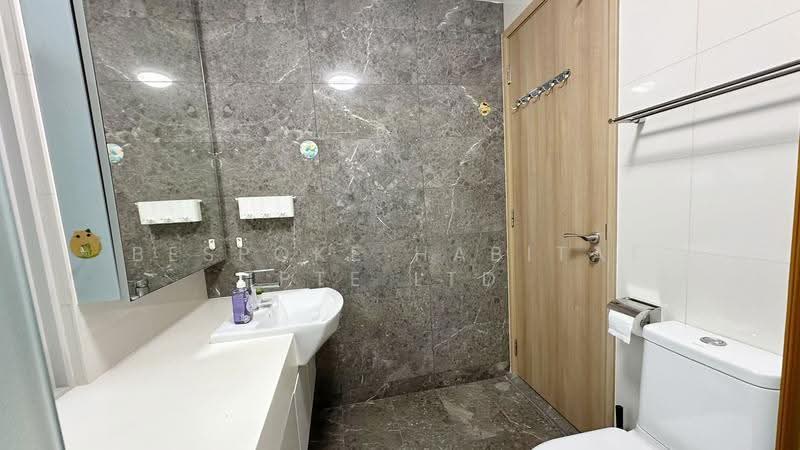 14-06 MBR6 Bathroom