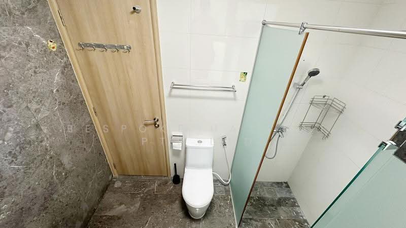 14-06 MBR6 Bathroom