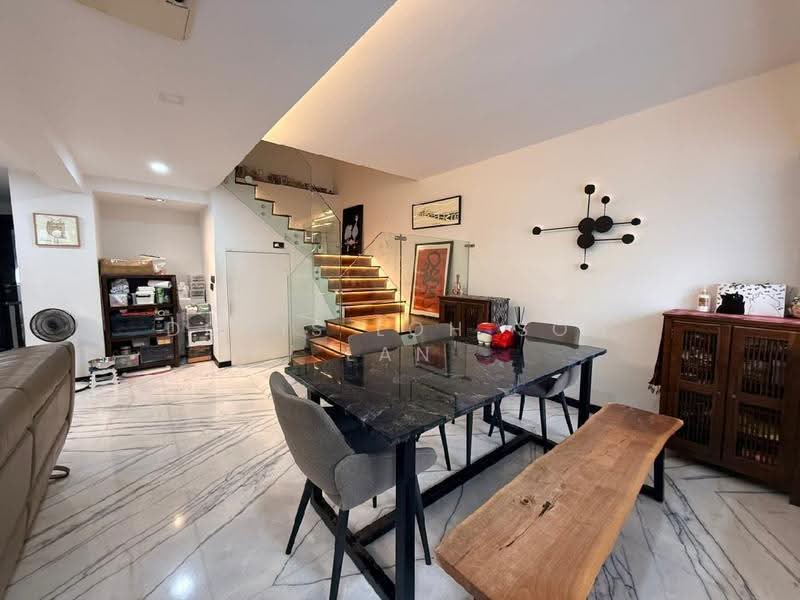 108 Teck Whye Lane, 108 Teck Whye Lane, Dairy Farm / Bukit Panjang / Choa Chu Kang, 4 Bedrooms, 1,658 sqft, HDB Flat For Sale, by Doris Loh Soh Lan, 500307425 - Elegant Dining with Feature Staircase - PropertyGuru.com.sg