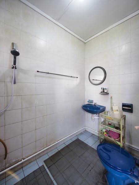 297 Bukit Batok Street 22, 297 Bukit Batok Street 22, Dairy Farm / Bukit Panjang / Choa Chu Kang, 3 Bedrooms, 1,087 sqft, HDB Flat For Sale, by Nigel Lee, 500307470 - Bathroom - PropertyGuru.com.sg