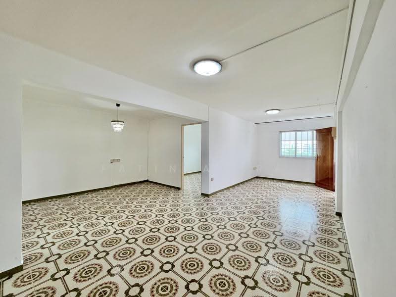 528 Bedok North Street 3, 528 Bedok North Street 3, Bedok / Upper East Coast, 2 Bedrooms, 883 sqft, HDB Flat For Sale, by Fatin Amira, 500307588 - Living Room - PropertyGuru.com.sg