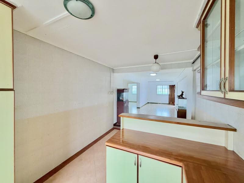 528 Bedok North Street 3, 528 Bedok North Street 3, Bedok / Upper East Coast, 2 Bedrooms, 883 sqft, HDB Flat For Sale, by Fatin Amira, 500307588 - Kitchen - PropertyGuru.com.sg